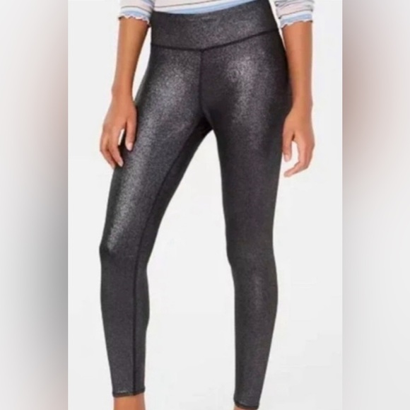 Victoria Sport Shiny Metallic Black and Silver Sports Bra & Leggings Set - Picture 15 of 15